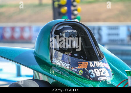 Mildura, Victoria, Australia. 25 ago 2018. Kingsley Kuchel alla guida della sua alimentato con un SBC per vincere il mezzo staffa Eliminator. Credito: Brett keating/Alamy Live News Foto Stock