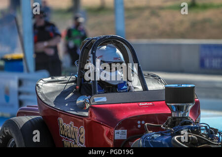 Mildura, Victoria, Australia. 25 ago 2018. Clinton Horne alla guida della sua Ford T alterate durante il Medio Eliminator staffa. Credito: Brett keating/Alamy Live News Foto Stock