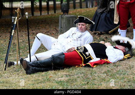 Gotha, Germania. 25 Ago, 2018. I partecipanti indossare costumi storici al XVIII Festival Barocco al Castello Friedenstein. Credito: Britta Pedersen/dpa-Zentralbild/dpa/Alamy Live News Foto Stock