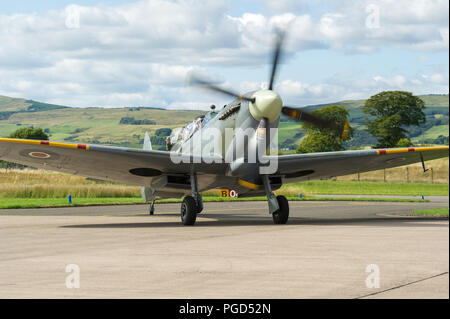 Cumbernauld, Scotland, Regno Unito. 25 ago 2018. Speciale voli Spitfire a Cumbernauld Airport, Cumbernauld, Scotland, Regno Unito - 25 agosto 2018 Credit: Colin Fisher/Alamy Live News Foto Stock