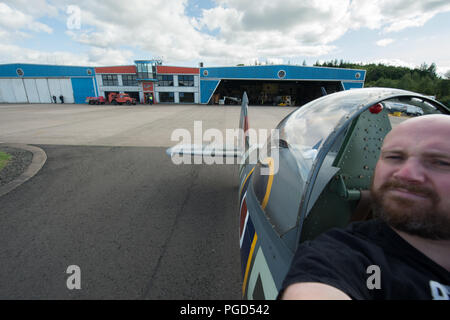 Cumbernauld, Scotland, Regno Unito. 25 ago 2018. Speciale voli Spitfire a Cumbernauld Airport, Cumbernauld, Scotland, Regno Unito - 25 agosto 2018 Credit: Colin Fisher/Alamy Live News Foto Stock