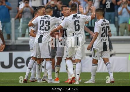 Torino, Italien. 25 Ago, 2018. firo: 25.08.2018, calcio, Internazionale, serie A, stagione 2018/2019, serie A, stagione 2018/2019, seconda giornata Juventus - Lazio Juventus Juventus, team tifo, team tifo | Utilizzo di credito in tutto il mondo: dpa/Alamy Live News Foto Stock