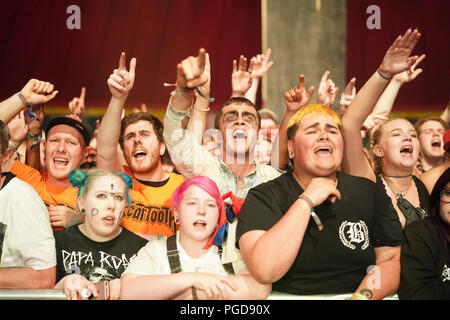 Reading, Regno Unito. 25 Ago, 2018. Il pubblico per il pendolo durante le loro performance su BBC Radio 1 tappa al 2018 Festival della lettura. Foto Data: Sabato, Agosto 25, 2018. Foto: Roger Garfield/Alamy Credito: Roger Garfield/Alamy Live News Foto Stock