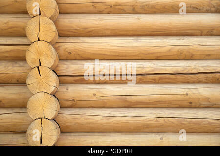 Brown in legno rustico sfondo texture. Facciata di una casa di registro, spazio di copia Foto Stock