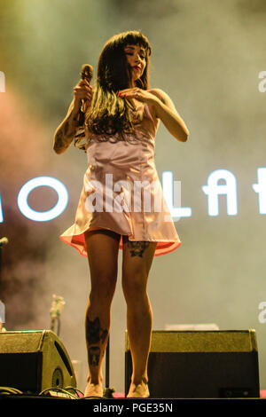 28 ott 2017. Mon Laferte, cantante cilena durante il suo concerto presso la Tecate Sonoro festival. tappa, musicista, chitarrista, cantante.(foto: Luis Gutierrez) Foto Stock