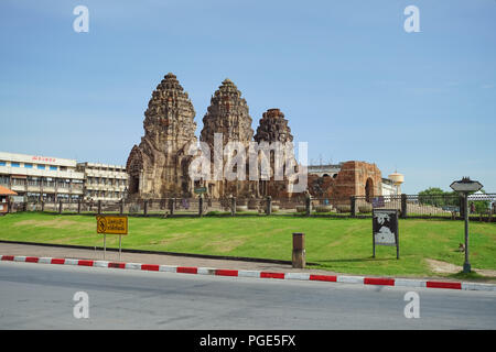 Lopburi, Tailandia - 7 Luglio 2018: Phra Prang Sam Yod è il tempio antico centrato in Lopburi provincia, Thailandia. Foto Stock