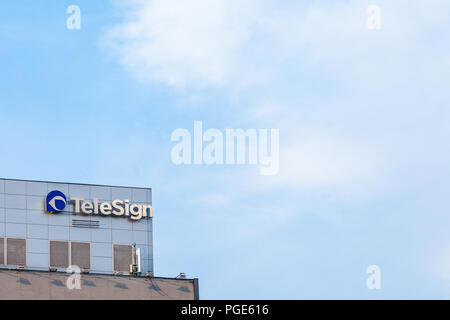 Belgrado, Serbia - Agosto 21, 2018: il Logo Telesign sulla loro sede principale per la Serbia. TeleSign è una piattaforma di comunicazione come una società di servizio (PaaS un Foto Stock