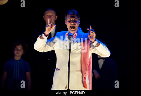 Il Broederscholen e la Heilig Hart Basisschool Tereken da Sint-Niklaas eseguendo il musical Annie (Belgio, 13/02/2009) Foto Stock