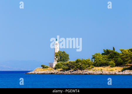 Lighthouse vicino a ghithio nel pomeriggio contro un cielo blu Foto Stock