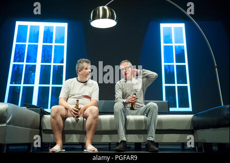 Compagnia di teatro De Dijlezonen eseguendo Cloaca da Maria Goos, diretto da Jo Matthijs (Leuven, 20/04/2017) Foto Stock