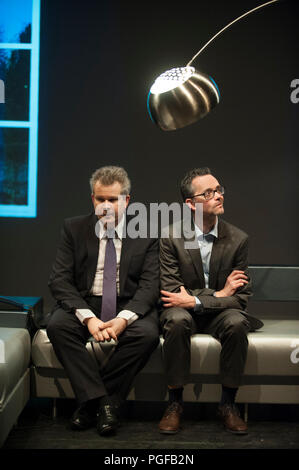 Compagnia di teatro De Dijlezonen eseguendo Cloaca da Maria Goos, diretto da Jo Matthijs (Leuven, 20/04/2017) Foto Stock