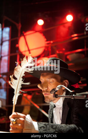 Theatre Company WTThumor giocando Cyrano da Edmond Rostand, adattato da Jo Roets, diretto da Gert Boey (Willebroek, 04/05/2017) Foto Stock