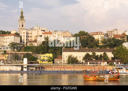 Belgrade Serbia cityscape - la Città Vecchia (Stari Grad) viste attraverso il fiume Sava, Serbia, l'Europa. Foto Stock