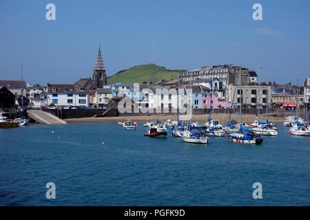 Barche in Ilfracombe Harbour a sud ovest percorso costiero, Devon, Inghilterra, Regno Unito. Foto Stock