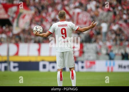 Colonia, Germania. 25 Ago, 2018. firo: 25.08.2018, calcio, 2.Bundesliga, stagione 2018/2019, 1.FC Colonia - Erzgebirge Aue Simon TERODDE, Koln, gesto con sfera | Credit: dpa/Alamy Live News Foto Stock