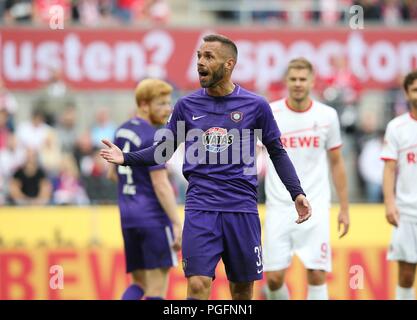 Colonia, Germania. 25 Ago, 2018. firo: 25.08.2018, calcio, 2.Bundesliga, stagione 2018/2019, 1.FC Colonia - Erzgebirge Aue Christian TIFFERT, Aue, gesto per il Kolner tifosi | Utilizzo di credito in tutto il mondo: dpa/Alamy Live News Foto Stock