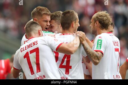 Colonia, Germania. 25 Ago, 2018. firo: 25.08.2018, calcio, 2.Bundesliga, stagione 2018/2019, 1.FC Colonia - Erzgebirge Aue Simon TERODDE, Koln, giubilo con CLEMENS, | Utilizzo di credito in tutto il mondo: dpa/Alamy Live News Foto Stock