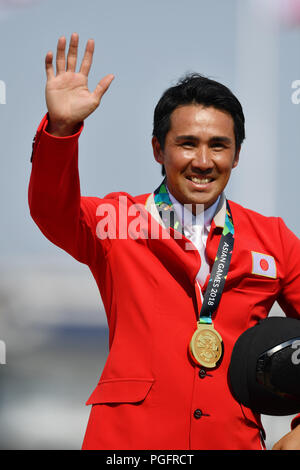 Jakarta, Indonesia. Credito: MATSUO. 26 Ago, 2018. Yoshiaki Oiwa (JPN) : equestri Eventing singoli vittoria cerimonia alla Internazionale di Giacarta Parco equestre durante il 2018 Jakarta Palembang giochi asiatici in Jakarta, Indonesia. Credito: MATSUO .K AFLO/sport/Alamy Live News Foto Stock