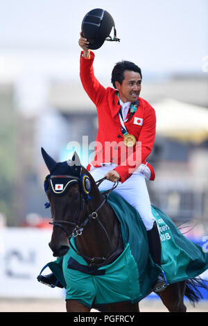 Jakarta, Indonesia. Credito: MATSUO. 26 Ago, 2018. Yoshiaki Oiwa (JPN) : equestri Eventing singoli vittoria cerimonia alla Internazionale di Giacarta Parco equestre durante il 2018 Jakarta Palembang giochi asiatici in Jakarta, Indonesia. Credito: MATSUO .K AFLO/sport/Alamy Live News Foto Stock