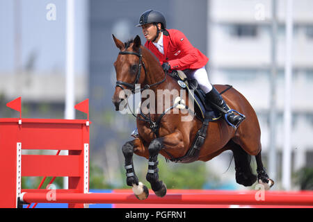 Jakarta, Indonesia. Credito: MATSUO. 26 Ago, 2018. Kenta Hiranaga (JPN) Equestrian : team di gestione eventi singoli saltando al internazionale di Giacarta Parco equestre durante il 2018 Jakarta Palembang giochi asiatici in Jakarta, Indonesia. Credito: MATSUO .K AFLO/sport/Alamy Live News Foto Stock