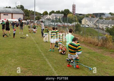 Cork, Irlanda. 25 Ago, 2018. Glen Fest 2018. Oggi il Glen Rovers Hockey irlandese Club ha tenuto il suo primo Glen Fest. La giornata fuori era qualcosa per tutta la famiglia da facepainting e corsi di ostacolo per i bambini a un mercato degli agricoltori e musica dal vivo per i genitori. L'evento ha richiamato centinaia di famiglie ed è stato un grande successo per tutte le parti coinvolte. Credito: Damian Coleman/Alamy Live News. Foto Stock