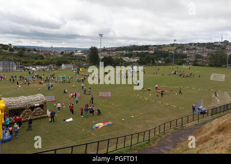 Cork, Irlanda. 25 Ago, 2018. Glen Fest 2018. Oggi il Glen Rovers Hockey irlandese Club ha tenuto il suo primo Glen Fest. La giornata fuori era qualcosa per tutta la famiglia da facepainting e corsi di ostacolo per i bambini a un mercato degli agricoltori e musica dal vivo per i genitori. L'evento ha richiamato centinaia di famiglie ed è stato un grande successo per tutte le parti coinvolte. Credito: Damian Coleman/Alamy Live News. Foto Stock