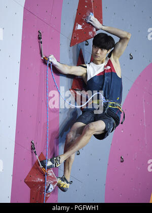 Palembang, Indonesia. 26 Ago, 2018. Chon Jongwon della Corea del Sud compete durante gli uomini finale combinata di arrampicata sportiva al XVIII Giochi Asiatici a Palembang, Indonesia, Agosto 26, 2018. Credito: Cheng Min/Xinhua/Alamy Live News Foto Stock