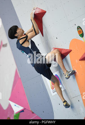 Palembang, Indonesia. 26 Ago, 2018. Chon Jongwon della Corea del Sud compete durante gli uomini finale combinata di arrampicata sportiva al XVIII Giochi Asiatici a Palembang, Indonesia, Agosto 26, 2018. Credito: Cheng Min/Xinhua/Alamy Live News Foto Stock