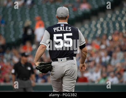 Baltimore, Stati Uniti d'America. 25 Ago, 2018. Il retro del lettore's Weekend jersey indossata da New York Yankees a partire lanciatore Sonny grigio (55) durante il primo inning contro i Baltimore Orioles a Rigogolo Park a Camden Yards a Baltimora, MD su Sabato, Agosto 25, 2018. Questo è il regolarmente programmati per la partita di oggi. Credito: Ron Sachs/CNP (restrizione: NO New York o New Jersey o giornali quotidiani nel raggio di 75 miglia da New York City) | utilizzo del credito in tutto il mondo: dpa/Alamy Live News Foto Stock