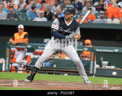 Baltimore, Stati Uniti d'America. 25 Ago, 2018. New York Yankees primo baseman Greg Bird (33) pipistrelli nel secondo inning contro i Baltimore Orioles a Rigogolo Park a Camden Yards a Baltimora, MD su Sabato, Agosto 25, 2018. Questo è il regolarmente programmati per la partita di oggi. Credito: Ron Sachs/CNP (restrizione: NO New York o New Jersey o giornali quotidiani nel raggio di 75 miglia da New York City) | utilizzo del credito in tutto il mondo: dpa/Alamy Live News Foto Stock