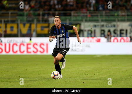 Milano, Italia. 26 Agosto, 2018. Milano Skriniar di FC Internazionale in azione durante la Serie A match tra FC Internazionale e Torino FC. Credito: Marco Canoniero/Alamy Live News Foto Stock