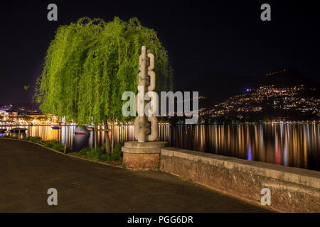 La vita notturna a Lugano, Ticinio, Svizzera Foto Stock