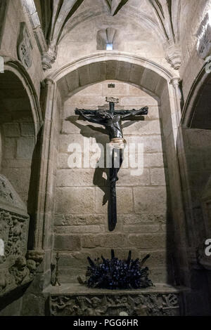 Caceres, Spagna - 13 luglio 2018: Santo Crocifisso di Santa Maria de Jesus (Cristo nero) nella vostra cappella, è un anonimo carving e è in cattedrale o Foto Stock