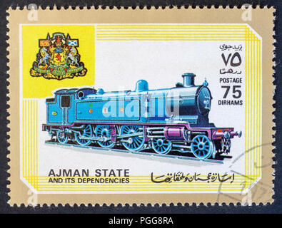 Membro Ajman - circa 1972: un timbro stampato negli Emirati Arabi Uniti, mostra locomotiva, serie, circa 1972 Foto Stock