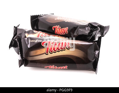 SWINDON, Regno Unito - 19 agosto 2018: Tre Titan barrette di cioccolato su uno sfondo bianco Foto Stock