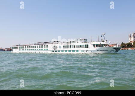 Fiume Contessa Boutique nave da crociera Uniworld Crociera sul Canale della Giudecca, Venezia, Veneto, Italia Foto Stock