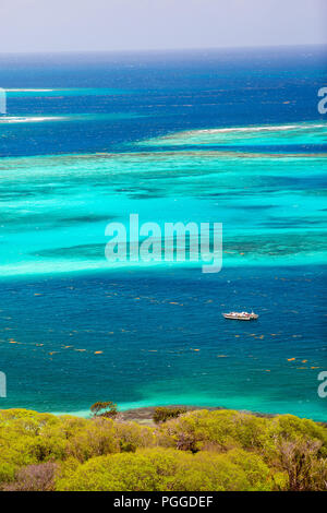 Vista aerea del turchese del mare dei Caraibi a St Vincent e Grenadine Foto Stock
