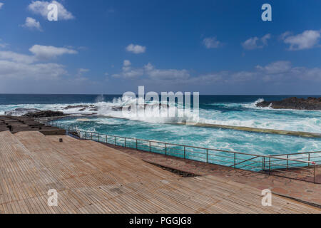 Panorama della piscina naturale in Mesa del Mar, Tenerife, Isole Canarie, Spagna Foto Stock