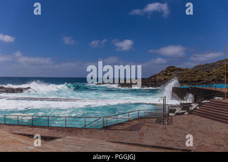 Panorama della piscina naturale in Mesa del Mar, Tenerife, Isole Canarie, Spagna Foto Stock