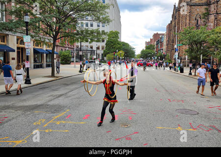 Boston, MA, USA-ottobre 29, 2018: Newbury Street festival nel centro cittadino Foto Stock