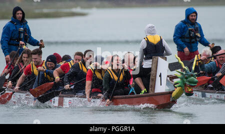 Dragon Boat Racing - Fiume Adur, Shoreham-da-mare. Domenica 26 Agosto 2018 Foto Stock