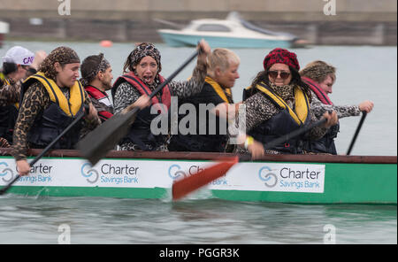 Dragon Boat Racing - Fiume Adur, Shoreham-da-mare. Domenica 26 Agosto 2018 Foto Stock