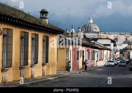 Scena di strada in Antigua Guatemala Foto Stock