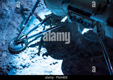 Astronauta unità rover. Dettaglio della luna Smart-rover svolge un lavoro di ricerca sulla luna Foto Stock