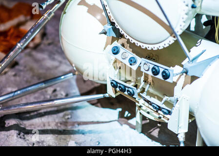 Astronauta unità rover. Dettaglio della luna Smart-rover svolge un lavoro di ricerca sulla luna Foto Stock