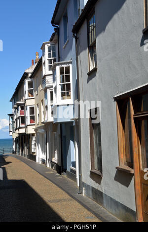 Finestre a bovindo a volontà in stretta Jetty Street, Cromer, Norfolk, Regno Unito Foto Stock