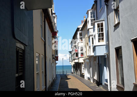 Finestre a bovindo a volontà in stretta Jetty Street, Cromer, Norfolk, Regno Unito Foto Stock