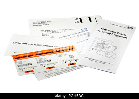 Immunostics.inc. hema-schermo per scorrere sangue occulto nelle feci di intestino lo screening del cancro sgabello scheda campione inviato fuori dal NHS ogni due anni di oltre 60 Foto Stock