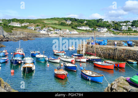 Coverack un piccolo villaggio di pescatori sulla penisola di Lizard,cornwall Inghilterra REGNO UNITO Foto Stock