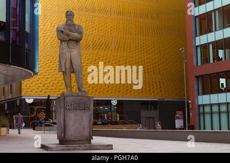 Settembre 2017 - ucraino-sovietica era la statua di Friedrich Engels, installato in Manchester; Engels fonda la sua filosofia osservando la manodopera conditio Foto Stock